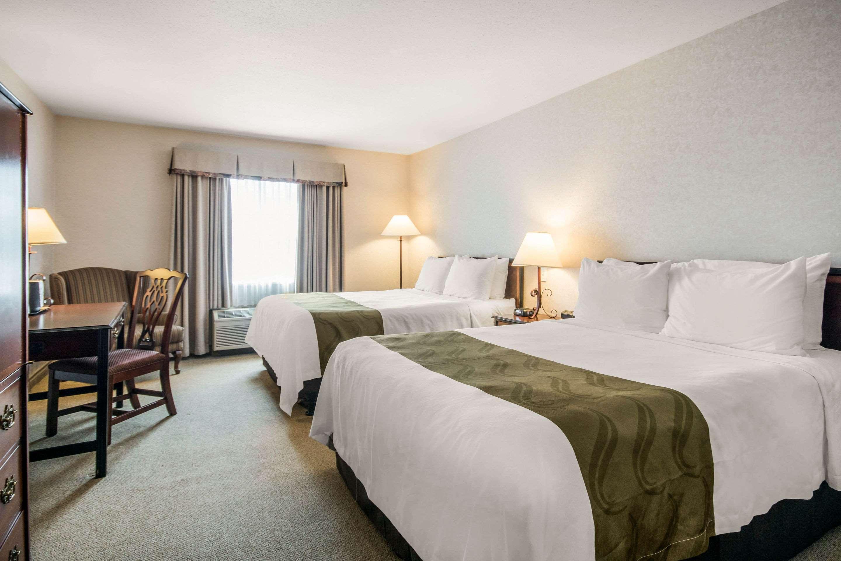 ควอลิตี้ โฮเต็ล แอนด์ คอนเฟอเรนซ์ เซ็นเตอร์ แอบบอตส์ฟอร์ด Hotel อับบอทส์ฟอร์ด ภายนอก รูปภาพ