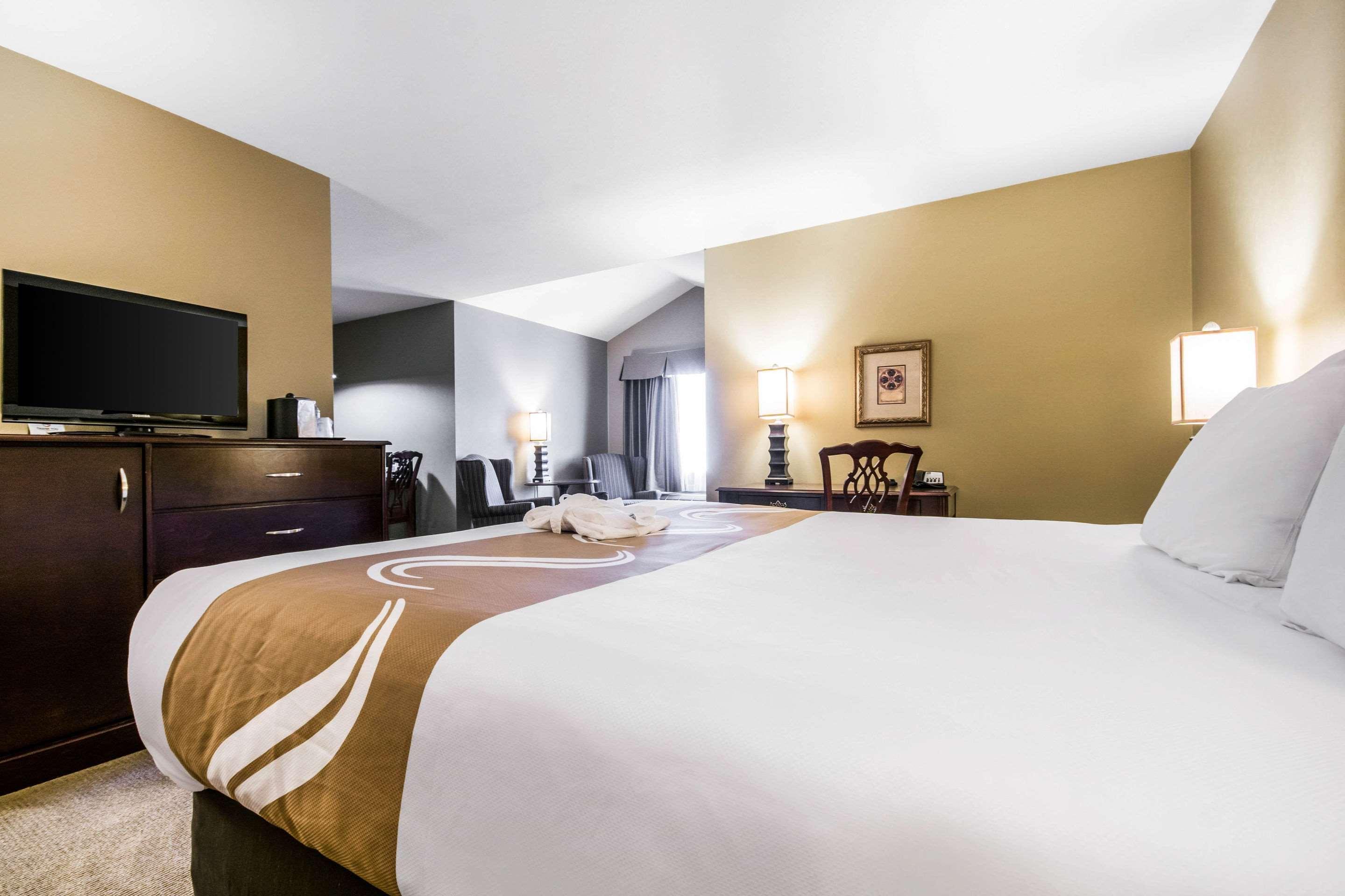 ควอลิตี้ โฮเต็ล แอนด์ คอนเฟอเรนซ์ เซ็นเตอร์ แอบบอตส์ฟอร์ด Hotel อับบอทส์ฟอร์ด ภายนอก รูปภาพ