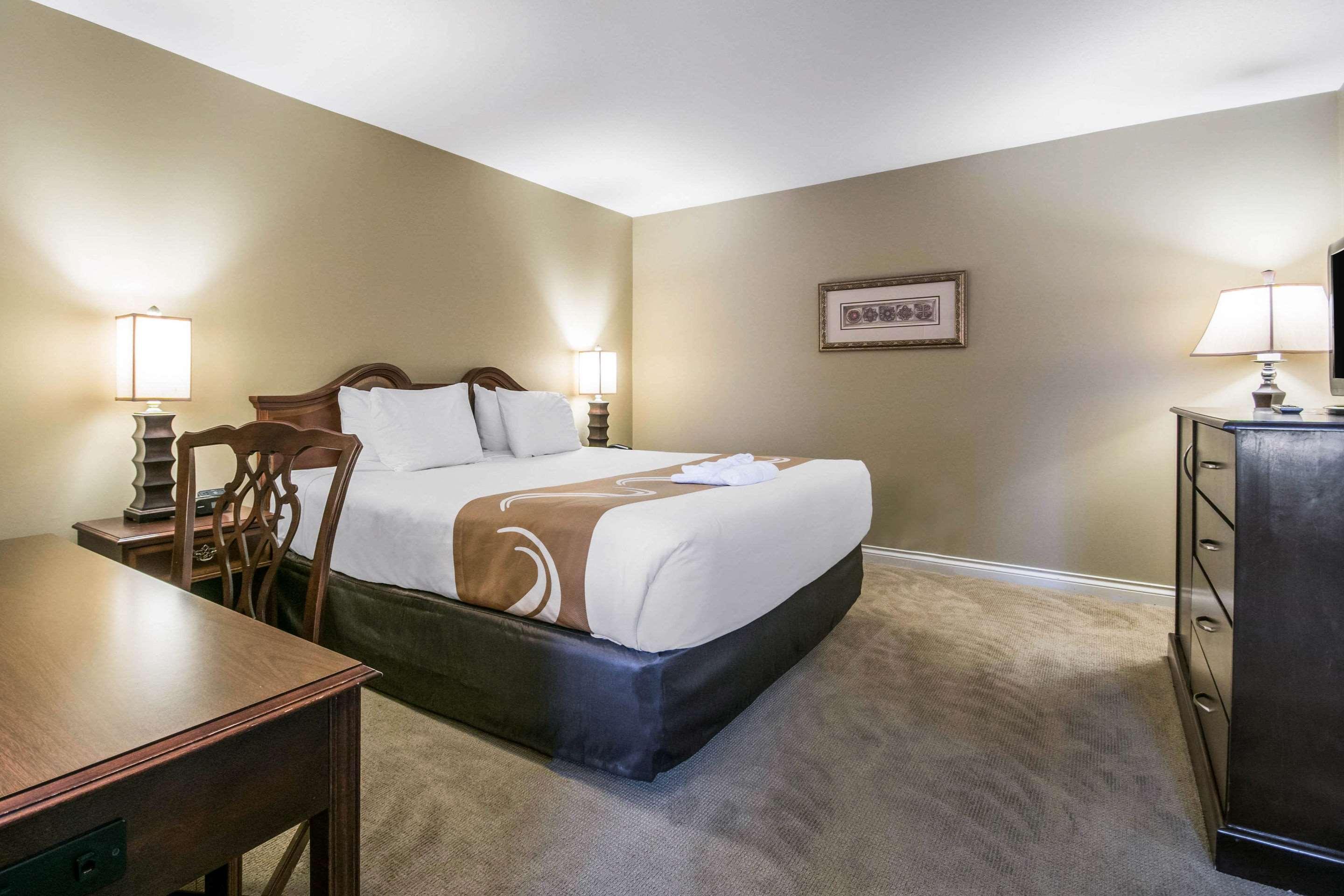 ควอลิตี้ โฮเต็ล แอนด์ คอนเฟอเรนซ์ เซ็นเตอร์ แอบบอตส์ฟอร์ด Hotel อับบอทส์ฟอร์ด ภายนอก รูปภาพ