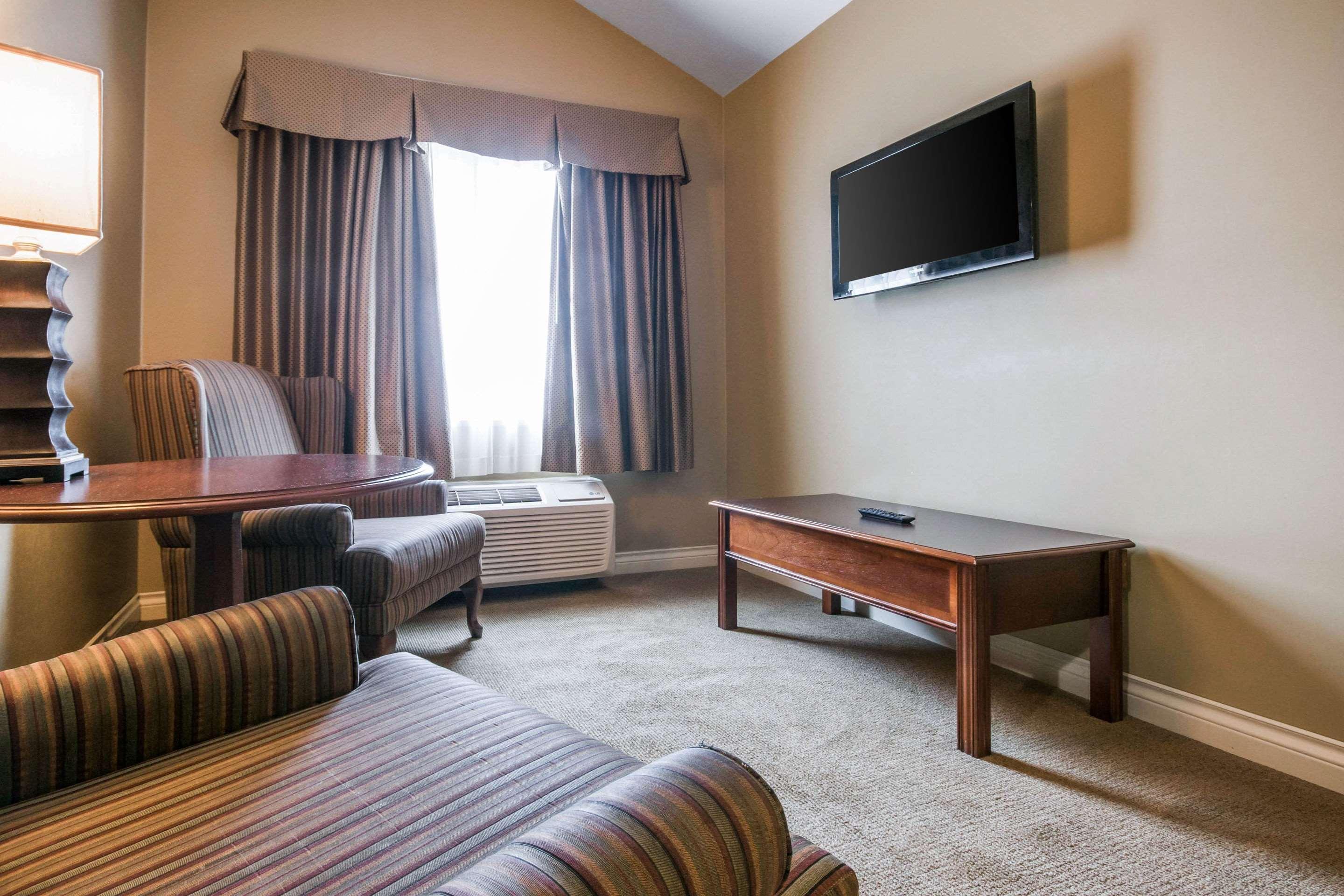 ควอลิตี้ โฮเต็ล แอนด์ คอนเฟอเรนซ์ เซ็นเตอร์ แอบบอตส์ฟอร์ด Hotel อับบอทส์ฟอร์ด ภายนอก รูปภาพ